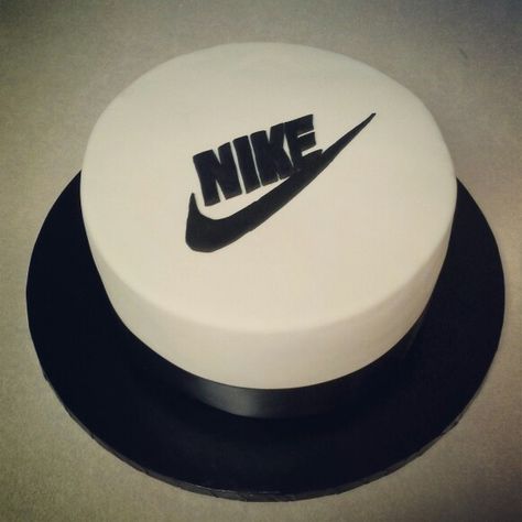 Nike Cake Design, Nike Cake Ideas Birthdays, Nike Cake, Xbox Cake, Gym Cake, Birthday Cake For Boyfriend, Cake Topper Printable, 2 Layer Cakes, Logo Cake