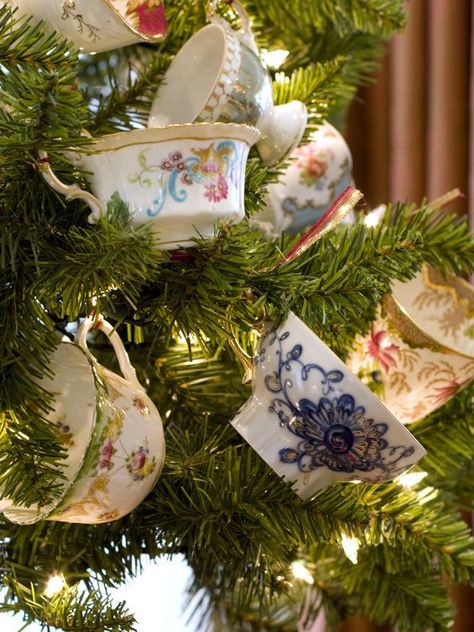 Display your teacups on the Christmas tree - Shelterness. Tea Cup Display, Christmas Tea Party, Teacup Crafts, Winter Tea, Gardening Landscaping, Roses Garden, Landscaping Garden, Romantic Cottage, Garden Rose