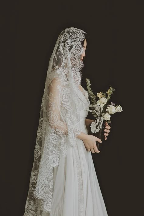 Diy Wedding Veil, Lace Fabric Diy, Wedding Veil Vintage, Lace Veils Bridal, Wedding Headwear, Mantilla Veil, Flower Veil, Vintage Veils, Chapel Veil