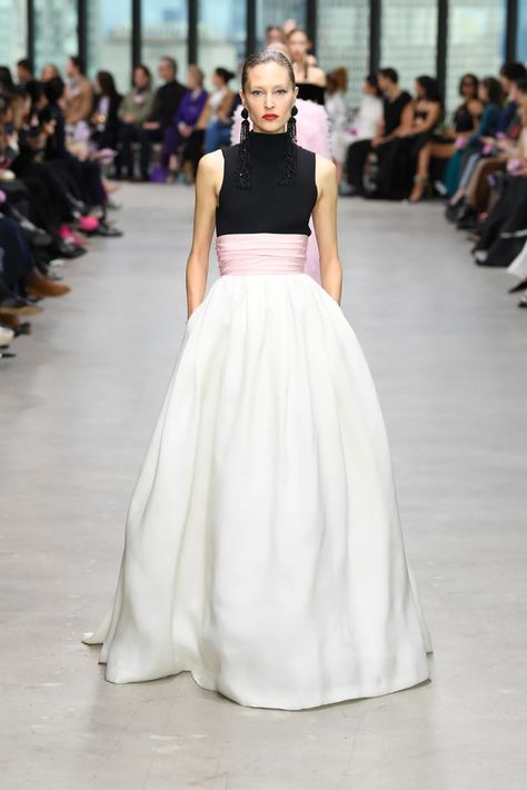 Carolina Herrera Fall 2024 Ready-to-Wear Runway, Fashion Show & Collection Review [PHOTOS] Caroline Herrera, Wes Gordon, Show Collection, Still In Love, Fashion Show Collection, Carolina Herrera, Runway Looks, First Lady, Fashion World