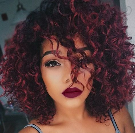 Burgundy Curly Hair, Dark Burgundy Hair, Dark Purple Hair, Red Curly Hair, Hair Color Options, Hair Color Burgundy, Big Curls, Colored Curly Hair, Shoulder Hair