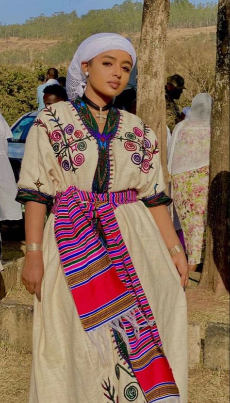 Ethiopia Clothing, Ethnic Aesthetic, Amhara Culture, Bohemian 70s, Ethiopian Clothing, European Clothing, Ethiopian Women, Ethiopian Dress, Street Style Aesthetic