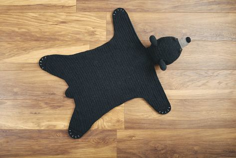 Book review, free crochet pattern, and giveaway on Underground Crafter | Check out my review of Crocheted Animal Rugs by Vanessa Mooncie, along with the excerpted crochet Bear Rug pattern, and your chance to win my review copy of the book! Bear Rug Crochet, Crochet Black Bear Pattern, Crochet Black Bear Pattern Free, Crochet Animal Rug, Crochet Bear Rug, Animal Rugs, Knitting Creations, Crochet Critters, Crocheted Stuff