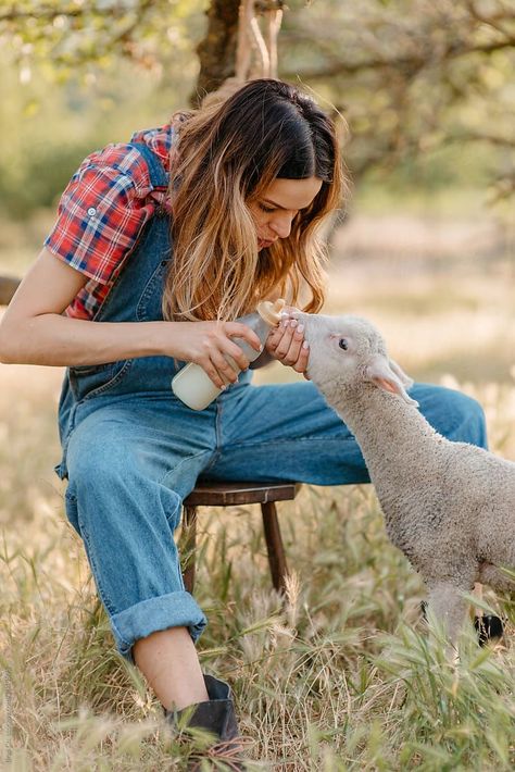 Farm Girl Aesthetic Outfits, Farm Aesthetic Outfit, Farm Girl Aesthetic, Womens Overalls Outfits, Farm Outfits, Farm Girl Outfits, Farm Woman, Feeding Animals, Farm Outfit