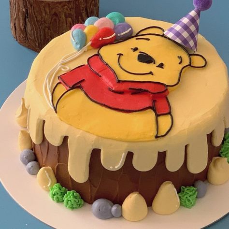 Pooh Cakes Ideas, Winnie The Pooh Mini Cakes, Pooh Bear Cake Ideas, Winnie The Pooh Birthday Cakes, Pooh Cake Birthday, Simple Winnie The Pooh Cake, Winnie The Pooh Cupcakes Ideas, Birthday Cake Winnie The Pooh, Winnie The Pooh Cake Ideas