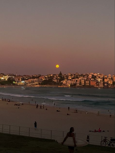 Bondi Beach Sunset, Australia Trip Aesthetic, Summer In Australia Aesthetic, Australia Vibes Aesthetic, Australia Sydney Aesthetic, Living In Australia Aesthetic, Australia Aesthetic Beach, Australian Beach Aesthetic, Noosa Aesthetic