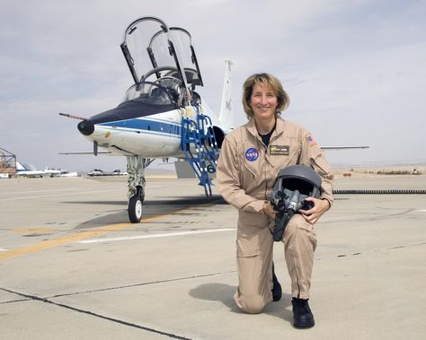 Kelly Latimer: Dryden's First Female Research Test Pilot Nasa Pictures, Test Pilot, Nasa History, Nasa Images, Air Force Academy, Pilot Training, Flight Training, Flight Crew, Space Photos