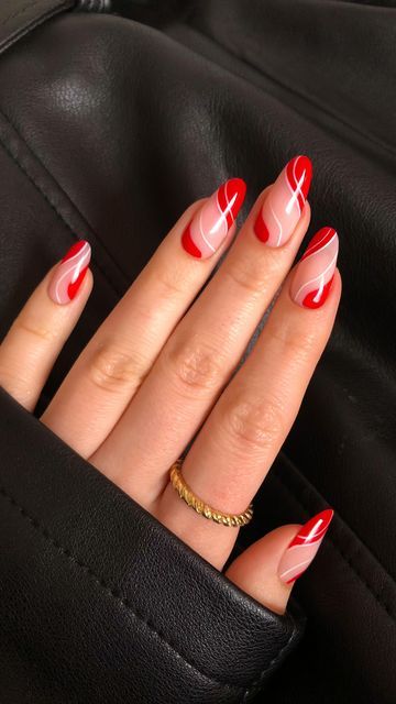 Red Christmas Nail Designs, Nails Milky White, Red Christmas Nail, Red Gel Polish, White Gel Polish, Red Christmas Nails, Red Nail Polish, White Nail Polish, Snowflake Nails