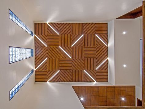 Double Height Wooden Ceiling Design, Rectangular Ceiling Design, Double Height Fall Ceiling Design, Double Height Ceiling Design Modern, Double Ceiling Design, Wooden Fall Celling Design, Office False Ceiling Design Modern, Double Height Pop Ceiling Design, Wooden Ceiling Design Living Room Modern