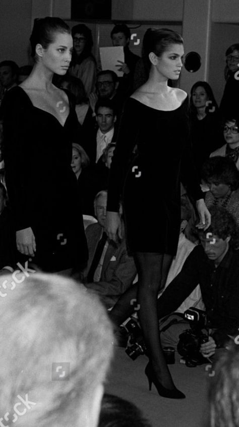 Cindy Crawford & Christy Turlington Cindy Crawford Black Dress, Cindy Crawford Runway, Michael Kors Runway, Devon Aoki, 90s Runway, Original Supermodels, 90s Model, Fashion Magazine Cover, 90s Models