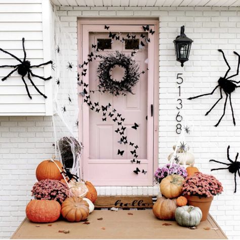 Halloween Doorway Decorations, Doorway Decorations, Halloween Doorway, Halloween Front Door Decorations, Diy Porch Decor, Halloween Front Doors, Halloween Front Porch Decor, Chic Halloween, Halloween Porch Decorations