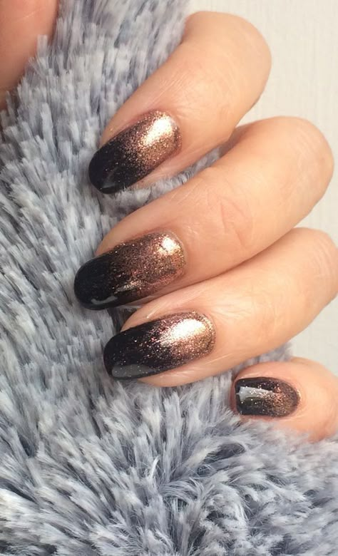 Nail Art Mariage, Nail Design Glitter, Wedding Nail Art Design, Holiday Nails Christmas, Gold Glitter Nails, Stylish Nails Designs, Rose Gold Nails, Black Nail Designs, Super Nails