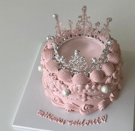 Crown Cake Princess, Crown Cake Design, Birthday Cake Crown, Tiara Cake, Cake Princess, Pretty Cake, Crown Cake, Red Crown, 13th Birthday Parties