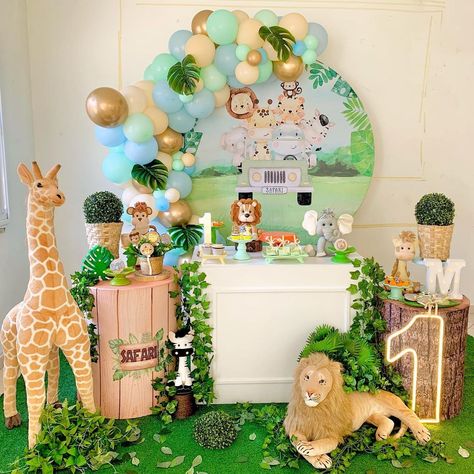 Festa Safari Baby, Safari Theme Birthday Party, Safari Birthday Party Decorations, Safari Animals Birthday, Safari Theme Birthday, Things To Do With Boys, Safari Birthday Party, Baby Boy Photography, 1st Birthday Decorations