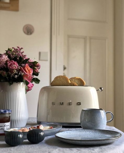 Smeg Mixer, Smeg Toaster, Toast For Breakfast, Kitchen Staging, For Breakfast, Smeg Kitchen, Smeg Appliances, Domestic Appliances, Kitchen Stuff