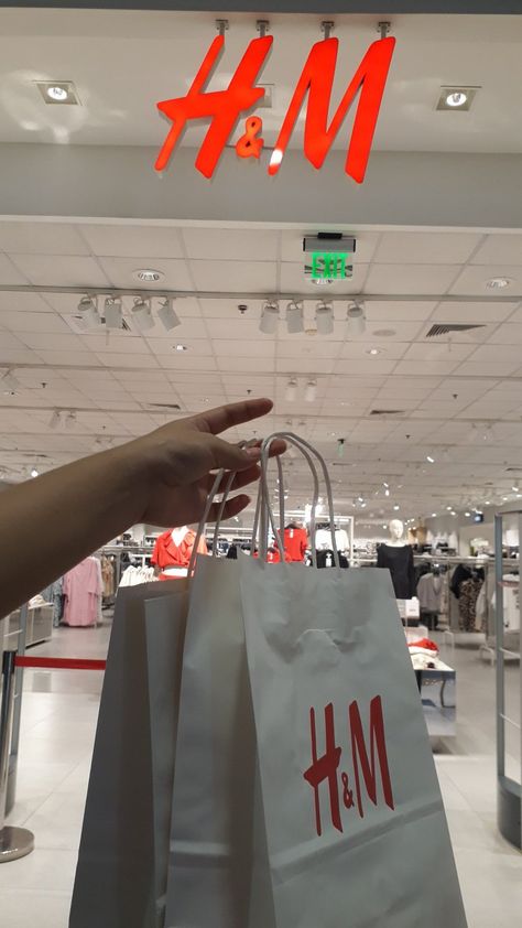 Aesthetic Shopping Pictures Bags, H&m Shopping Bag Snapchat, H M Snapchat Story, Shopping Bags Snap, Shopping Aesthetic Bags, Shopping Bags Snapchat Story, Hm Aesthetic, Shopping Snap Story, Shopping Snap