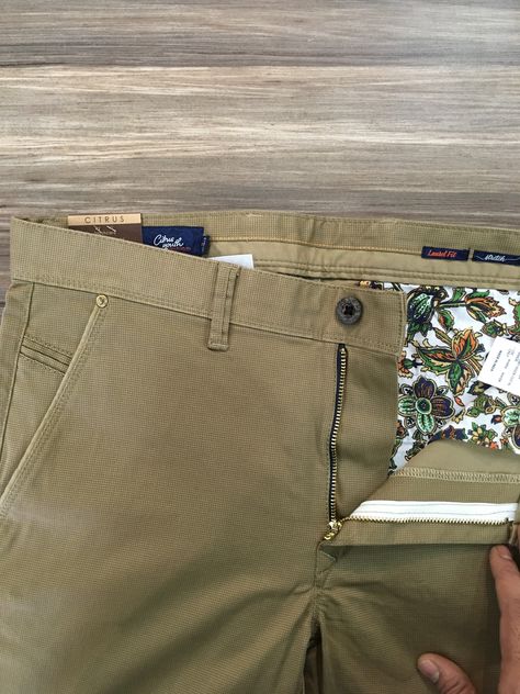 #mensshort #menstrouser #bottom #trouser #chino #detail #design Men Pants Pattern, Mens Fasion, Mens Trousers Casual, Pants Outfit Men, Trousers Details, 2016 Fashion Trends, Mens Chino Pants, Trouser Design, Formal Mens Fashion