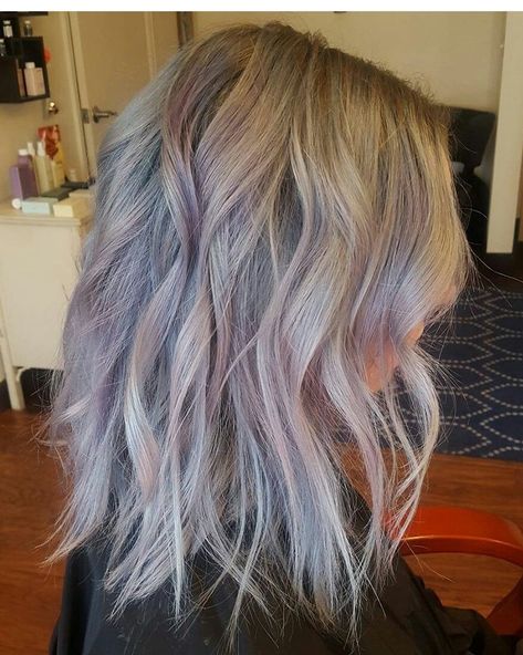 Enchanting Lavender Hair Colors for Every Occasion Medium Shaggy Haircuts, Silver Lavender Hair, Shaggy Haircut, Ice Hair, Lavender Hair Colors, Hair Color Rose Gold, Hair Gloss, Shaggy Haircuts, Bright Hair Colors