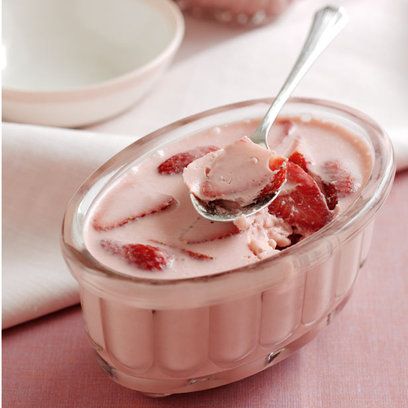 strawberry milk jelly! Apple Sorbet Recipe, Milk Jello, Fresh Berries Recipes, Fruit Jelly Recipe, Mocha Fudge, Milk Jelly, Jelly Recipe, Strawberry Jelly, Sorbet Recipes