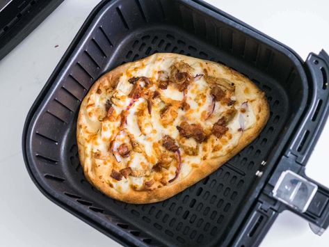 Air Fryer naan Pizza - Upstate Ramblings Mini Naan Bread Ideas, Naan Bread Ideas, Mini Naan Bread, Air Fryer French Bread Pizza, Air Fryer French Bread, Naan Flatbread Recipes, Air Fryer Naan, Bread Air Fryer, Mini Naan