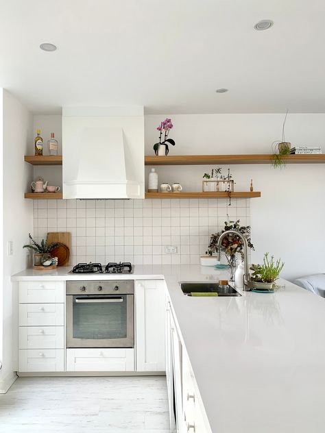 We couldn't do a natural kitchen trend without including this kitchen we renovated this year in Elanora Heights. It was ahead of its time with this natural timber trend exposed shelf. Do you need some help incorporating this trend into your rennovation? We would love to hear from you if you need to bounce some ideas around. Grey Counter, Timber Kitchen, Timber Shelves, Natural Kitchen, Open Kitchen Shelves, Kitchen Trends, Updated Kitchen, Open Kitchen, Kitchen Shelves