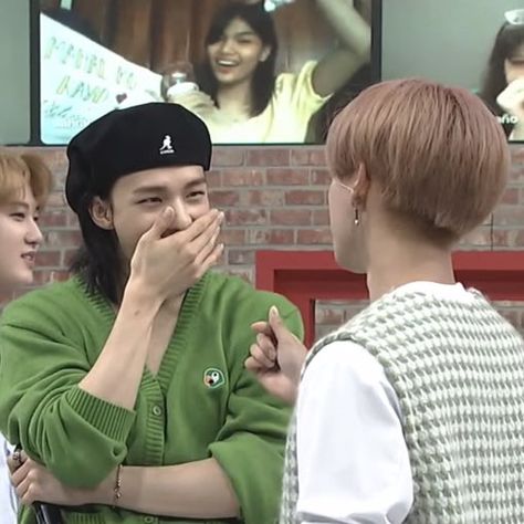 Hyunjin Funny Face, Han And Hyunjin, Hyunjin And Han, After School Club, Skz Hyunjin, Lee Know Stray Kids, Savage Kids, Kid Memes, Felix Stray Kids