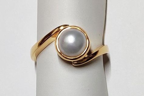 Muthyam Rings Gold For Women, Gold Pearl Ring Design For Women, Pearl Ring Designs Unique Gold, Moti Ring Design For Women, Muthyam Rings Gold, Moti Ring Design, Pearl Rings In Gold For Women, Gold Ring Design For Women Indian Simple, Pagadam Rings For Women