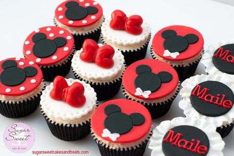 The highlight of our trip to Disneyland to celebrate my cousin’s little girls first birthday was having Minnie Mouse come by and take photos with the cupcakes – got 2 thumbs up and a big nod and hug from Minnie…she loved them! Topper are made out... Bolo Do Mickey Mouse, Cupcakes Minnie Mouse, Mickey Birthday Cakes, Mickey Cupcakes, Minnie Cupcakes, Mickey And Minnie Cake, Disney Cupcakes, Mouse Cupcakes, Mickey Mouse Cupcakes