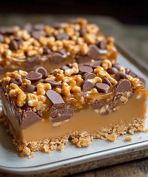 Butterfinger Caramel Crunch Bars | Homemade Recipes Butter Finger Caramel Crunch Bars, Dessert Recipes Caramel, Caramel Bounties, Caramel Chocolate Crunch Bars, Captain Crunch Bars, Butterfinger Bars Recipe, Butterfinger Bars, Butter Finger Dessert, Homemade Butterfingers