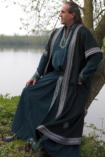 Man's gown with heavily trimmed short sleeve robe Medieval Robes Men, Robes Men, Elven Fashion, Medieval Clothing Men, Norway Fashion, Ritual Clothing, Vampire King, Medieval Outfit, Crow Costume