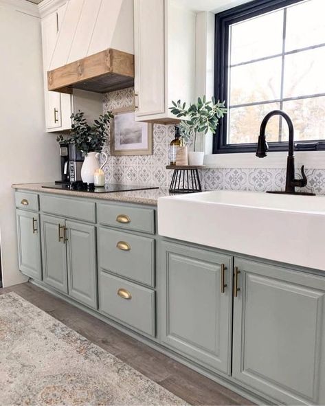 Farmhouse Kitchen Inspiration, Kitchen Ikea, Farmhouse Kitchen Design, Kitchen Inspiration Design, Interior Modern, Modern Farmhouse Kitchens, Kitchen Redo, Farmhouse Sink, Counter Tops