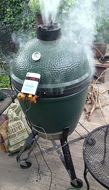 Old School Brisket (with Aaron Franklin’s BBQ Sauce) – Griffin' s Grub Big Green Egg Brisket, Built In Outdoor Kitchen, Smoked Meat Ideas, Green Egg Ribs, Texas Bbq Brisket, Best Brisket Recipe, Big Green Egg Smoker, Green Egg Accessories, Big Green Egg Accessories