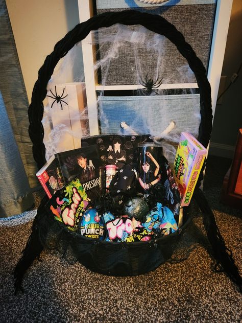 Wednesday Addams Pool Party, Wednesday Addams Easter Basket, Beetle Juice Boo Basket, Wednesday Theme Pinata, Kuromi Easter Basket, Halloween Baskets, Fun Halloween Food, Monster High Party, Birthday Gift Baskets