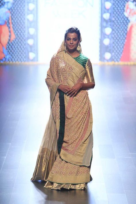 Seedha Pallu Saree Style, Gaurang Shah, Gujarati Saree, Dupatta Draping, Saree Drapes, Khatli Work, Fashion Week Winter, Open Backs, Bridal Styling