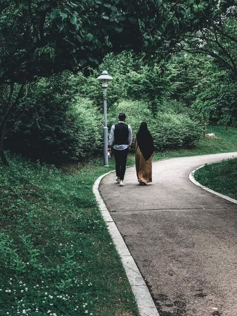 Halal Love, Muslim Couple Photography, Muslim Family, Love In Islam, Muslim Couple, Cute Muslim Couples, My Kind Of Love, Muslimah Aesthetic, Muslim Couples