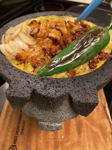 Molcajete Preparado! Molcajete Salsa Recipe, Salsa Verde Shrimp, Authentic Salsa Recipe, Authentic Salsa, Chipotle Cheese, Salsa Recipes, Hot Salsa, Pineapple Recipes, Spicy Salsa