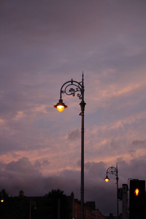 Streetlight in Dublin. Streetlight Painting, Street Lamp Painting, Street Lamp Post, Natural Video, Widget Photos, Night Tattoo, Robin Hoods, Simple Paintings, Dublin Street