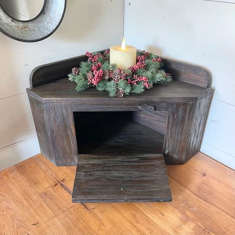 Brown Farmhouse Kitchen, Bread Box Ideas, Brown Farmhouse, Kitchen Island Diy, Corner Cupboard, Bread Storage, Interior Design Guide, Bread Snacks, Rustic Farmhouse Kitchen