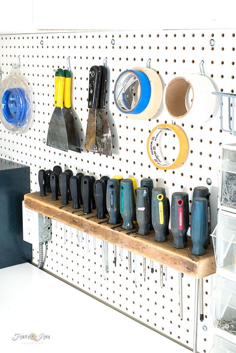 Screwdriver Organization, Tool Wall Storage, Junk Organization, Mini Workshop, Organizing Tools, Shed Organization, Garage Storage Solutions, Tools Storage, Funky Junk Interiors