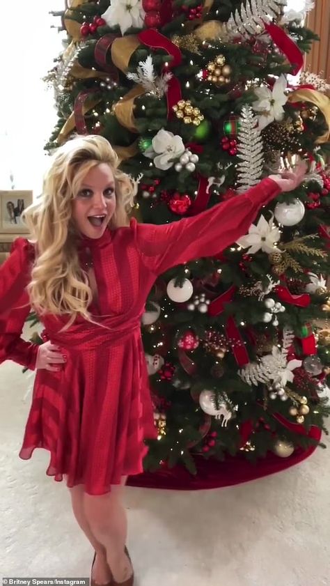 Britney Spears Christmas, Celebrity Winter Style, Celebrity Christmas, Southern California Home, Sam Asghari, Mariah Carey Christmas, Christmas Trivia, Cuffing Season, Holiday Songs