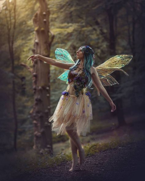 Fancy Fairy Wings & Things Drawing Poses Ideas, Fairy Drawing, Fairy Look, Nature Fairy, Fairy Photography, Fairy Photoshoot, Fairy Cosplay, Fairies Photos, Fairy Pictures