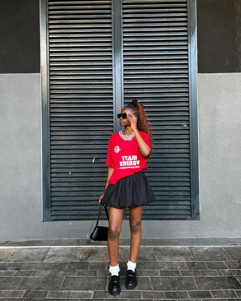 Just a girl in a bubble skirt 🫧❤️‍🔥🍒🌶️ Styling Bubble Skirt, Black Bubble Skirt Outfit, Bubble Skirt Outfit, Loafers Outfits, Skirt Outfit Summer, Inspo Fits, Skirt Diy, Jersey Skirt, Black Balloons