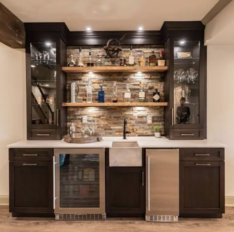 Rustic Basement Bar, Bar Lounge Room, Bourbon Room, Basement Ideas Bedroom, Basement Ideas For Teens, Coin Bar, Home Wet Bar, Whiskey Room, Basement Bar Ideas