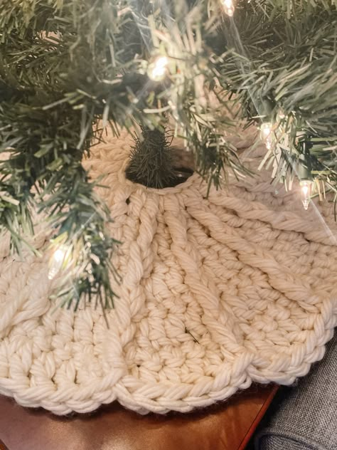 Braided Tree Skirt - FREE PATTERN — Sass & Stitch Crochet Tree Skirt Free, Christmas Tree Skirt Knit, Knit Christmas Tree Skirt Pattern, Knitted Christmas Tree Skirts Patterns Free, Knit Tree Skirt Pattern Free, Crocheted Tree Skirt, Knitted Tree Skirt Pattern Free, Free Crochet Tree Skirt Patterns, Tree Skirt Crochet Pattern Free