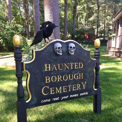 Absolutely 🖤 This idea for a prop ! They literally made this from a headboard, such a great idea (credit to the owner of the pic)… Halloween Cemetery Ideas Front Yards, Halloween Cemetery Ideas, Cemetery Sign, Cemetery Ideas, Halloween Yard Displays, Halloween Cemetery, Halloween Diy Outdoor, Halloween Outside, Fairy Halloween Costumes