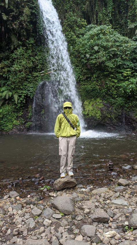 Gorpcore Outfit, Hiking Pics, Hiking Fits, Camping Vibes, Mountain Pictures, Hiking Outfit Women, Adventure Aesthetic, Costa Rica Travel, Hiking Outfit