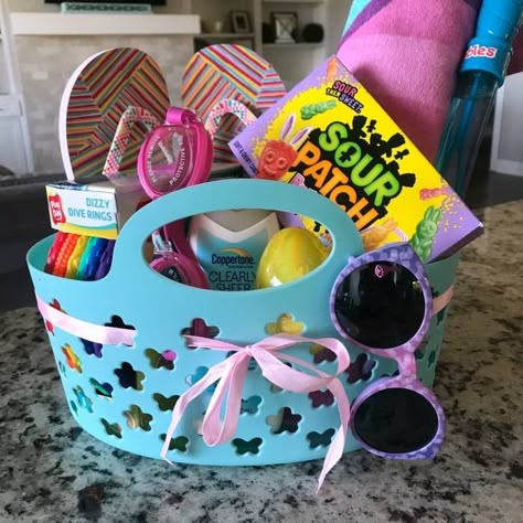 Pool Themed Easter Basket Ideas, Easter Baskets For Kids Ideas, Easter Gift Baskets For Kids, Pool Easter Basket, Easter Baskets For Kids, Easter Basket Themes, Unique Easter Baskets, Creative Easter Baskets, Kids Baskets