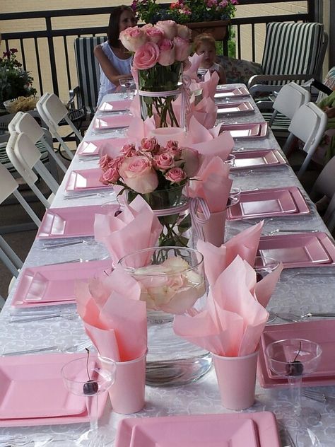 Birthday Brunch Party Decorations Pink, Easy Table Decorations For Party Simple, How To Decorate Table For Birthday Party, Dinner Decoration Ideas Table Birthday, Pink Birthday Party Table, Table Placement Ideas, Brunch Party Decorations, Small Birthday Parties, Surprise Birthday Decorations