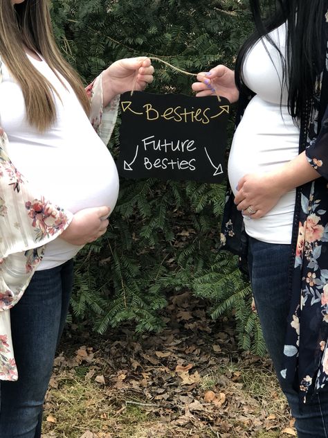 Bestie Maternity Pictures, Pregnancy Photoshoot With Friends, Bff Maternity Pictures, Friend Maternity Pictures, Bestie Maternity Shoot, Bestie Pregnancy Photos, Maternity Best Friends Photo Ideas, Best Friend Maternity Shoot, Pregnant Best Friends Pictures