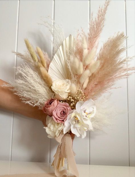 Pampas Bridal Bouquet, Preserved Bridal Bouquet, Wedding Flowers Dried, Grass Centerpiece, Boho Centerpiece, Elegant Wedding Flowers, Dried Flowers Wedding, Everlasting Flowers, Floral Arrangements Diy